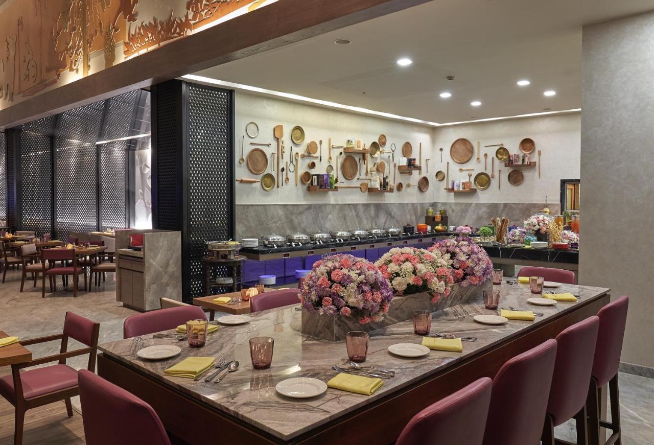 Vivanta Kolkata Em Bypass Extérieur photo The buffet at the hotel