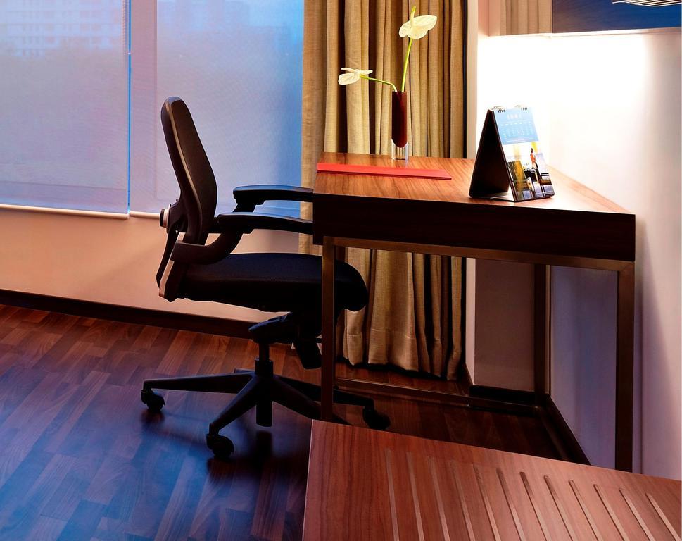 Vivanta Kolkata Em Bypass Chambre photo A typical office chair
